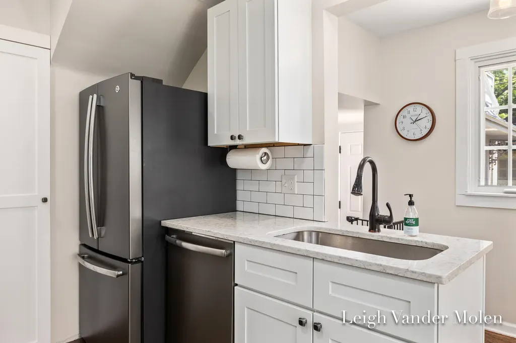 964 Lakeside Drive SE East Grand Rapids City MI 49506