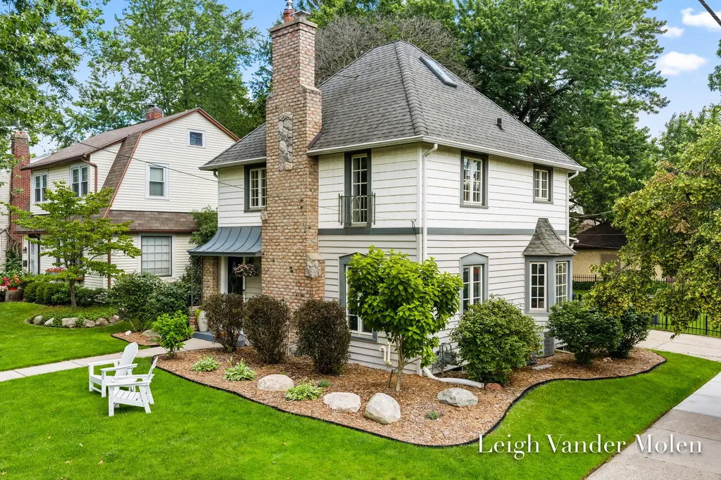 964 Lakeside Drive SE East Grand Rapids City MI 49506