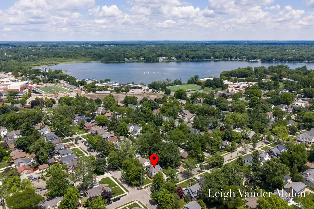 964 Lakeside Drive SE East Grand Rapids City MI 49506