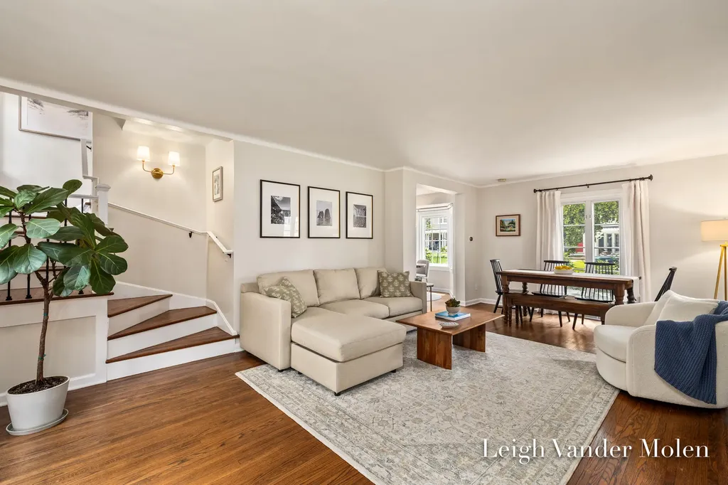 964 Lakeside Drive SE East Grand Rapids City MI 49506