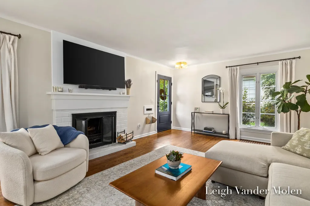964 Lakeside Drive SE East Grand Rapids City MI 49506