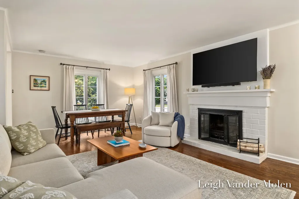 964 Lakeside Drive SE East Grand Rapids City MI 49506