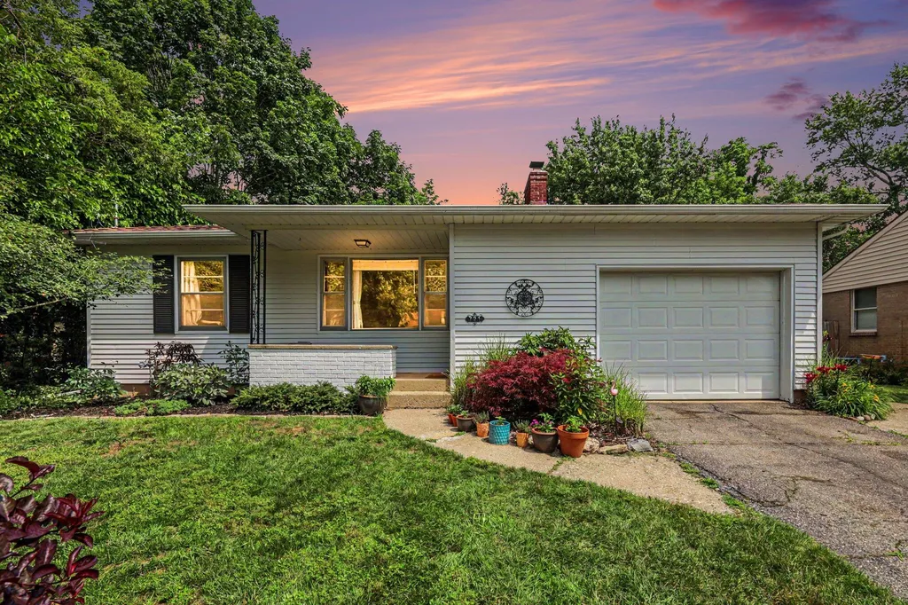 721 Parkway Drive NE Grand Rapids City MI 49525