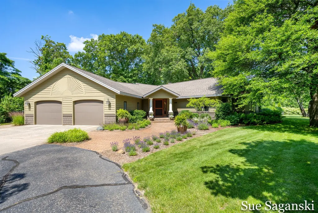 6514 Creekwood Drive Laketown Township MI 49423