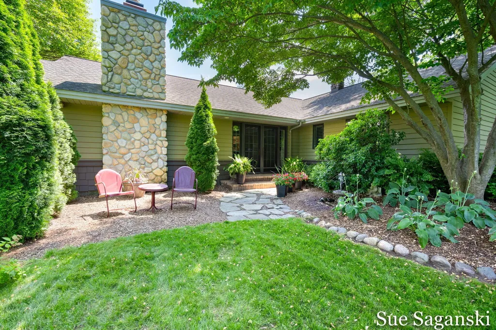 6514 Creekwood Drive Laketown Township MI 49423