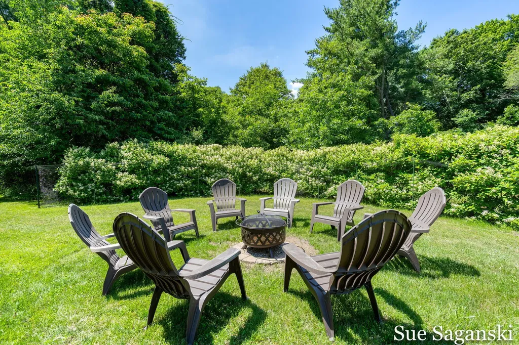 6514 Creekwood Drive Laketown Township MI 49423