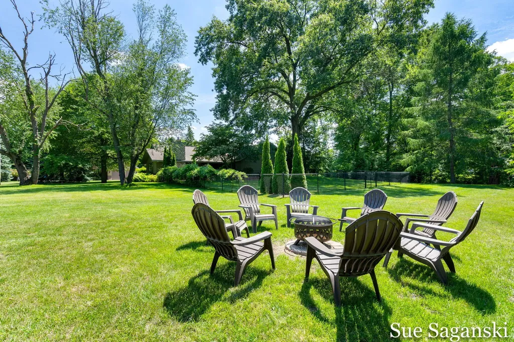 6514 Creekwood Drive Laketown Township MI 49423