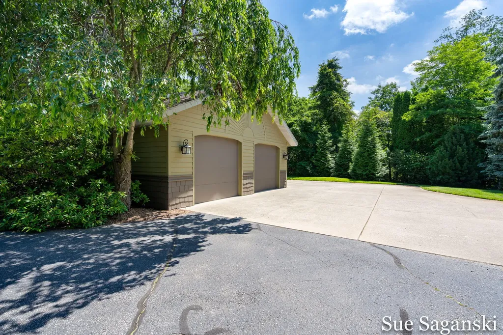 6514 Creekwood Drive Laketown Township MI 49423