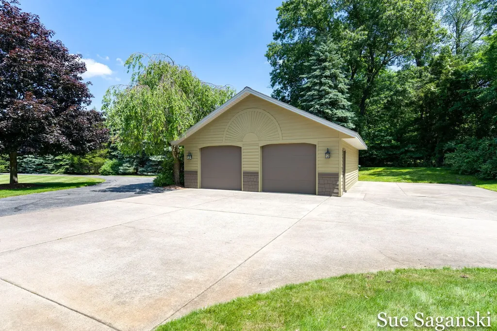 6514 Creekwood Drive Laketown Township MI 49423