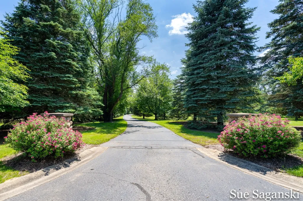 6514 Creekwood Drive Laketown Township MI 49423