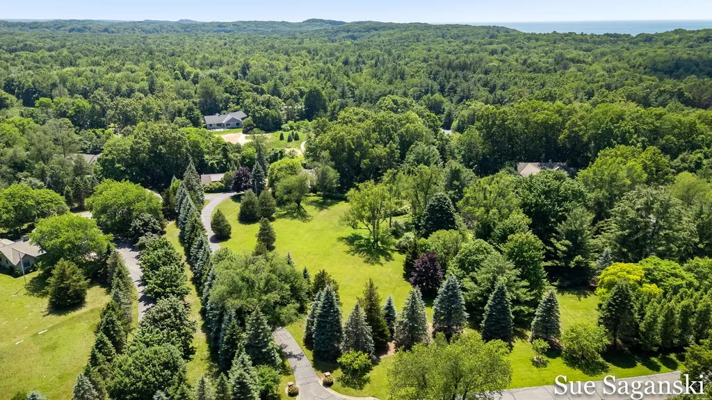 6514 Creekwood Drive Laketown Township MI 49423