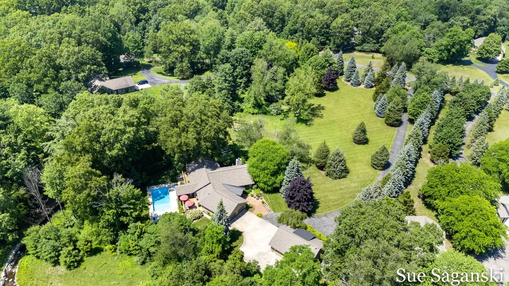6514 Creekwood Drive Laketown Township MI 49423