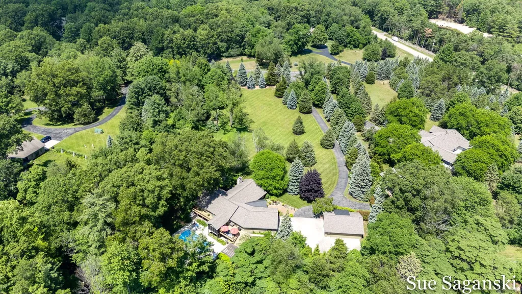 6514 Creekwood Drive Laketown Township MI 49423