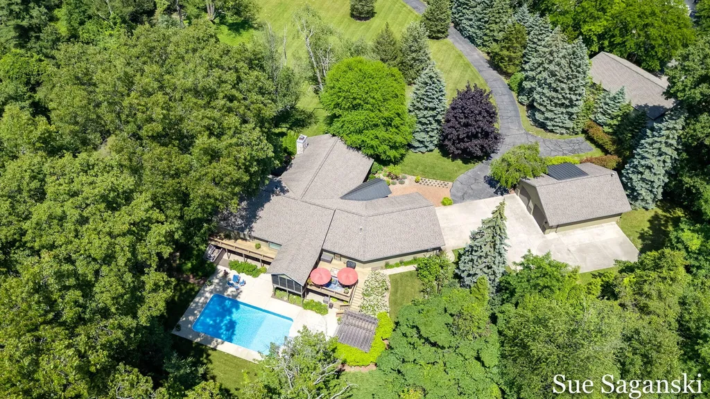 6514 Creekwood Drive Laketown Township MI 49423