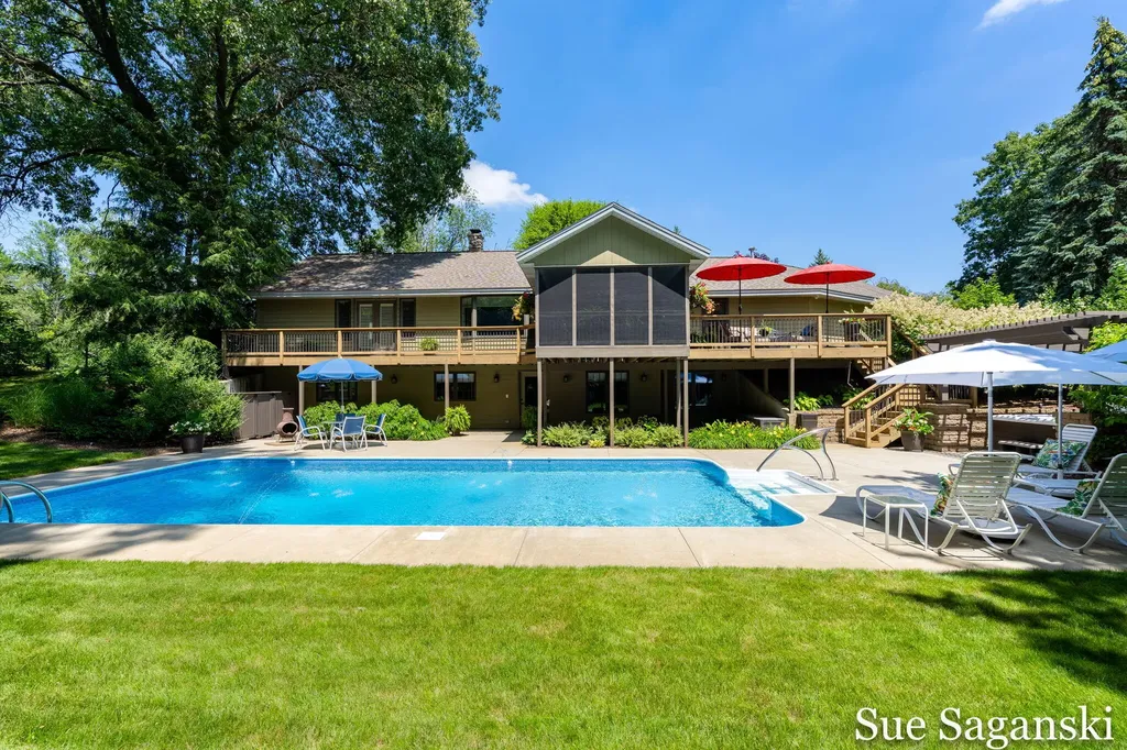 6514 Creekwood Drive Laketown Township MI 49423