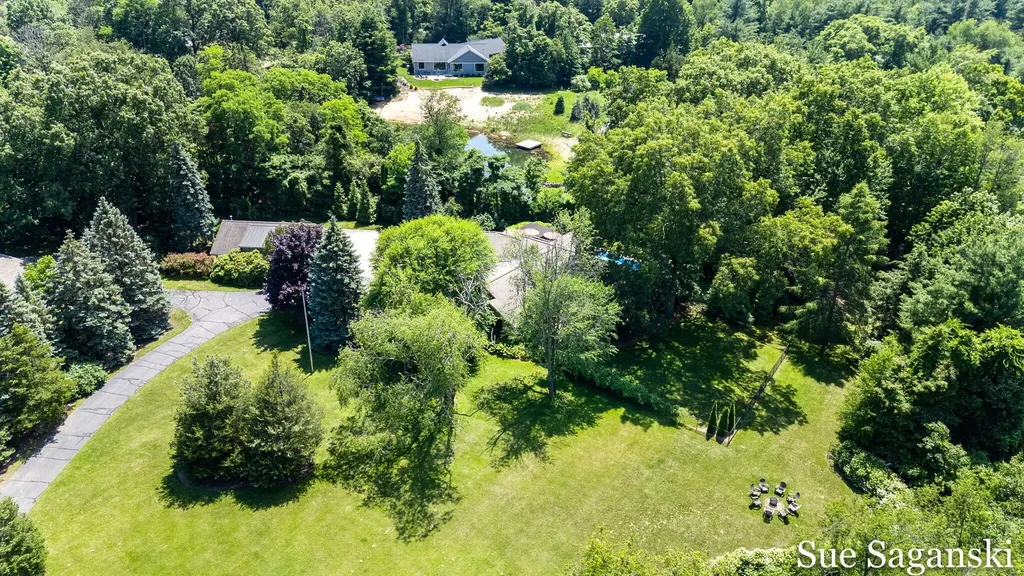 6514 Creekwood Drive Laketown Township MI 49423