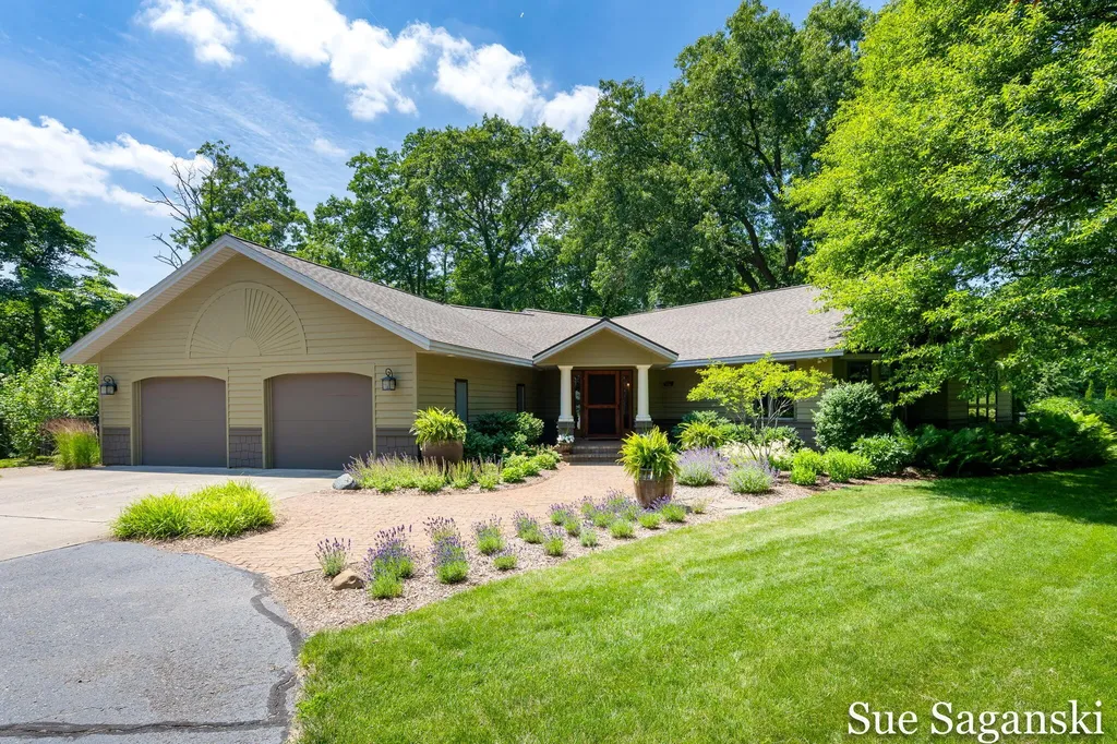 6514 Creekwood Drive Laketown Township MI 49423