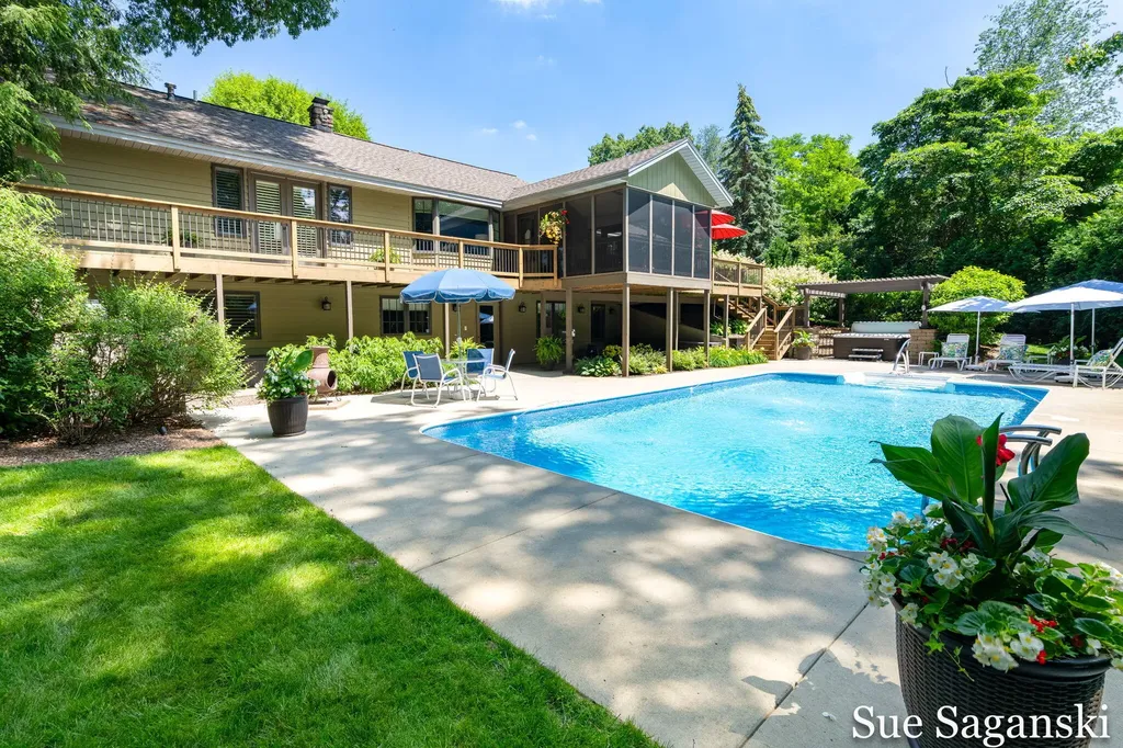 6514 Creekwood Drive Laketown Township MI 49423