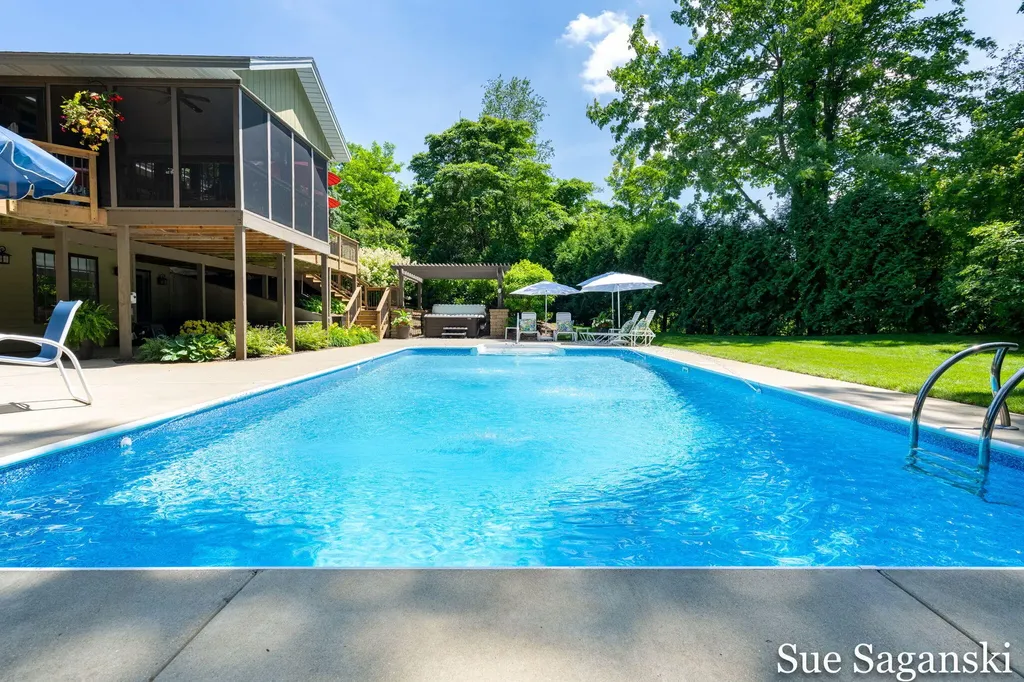 6514 Creekwood Drive Laketown Township MI 49423