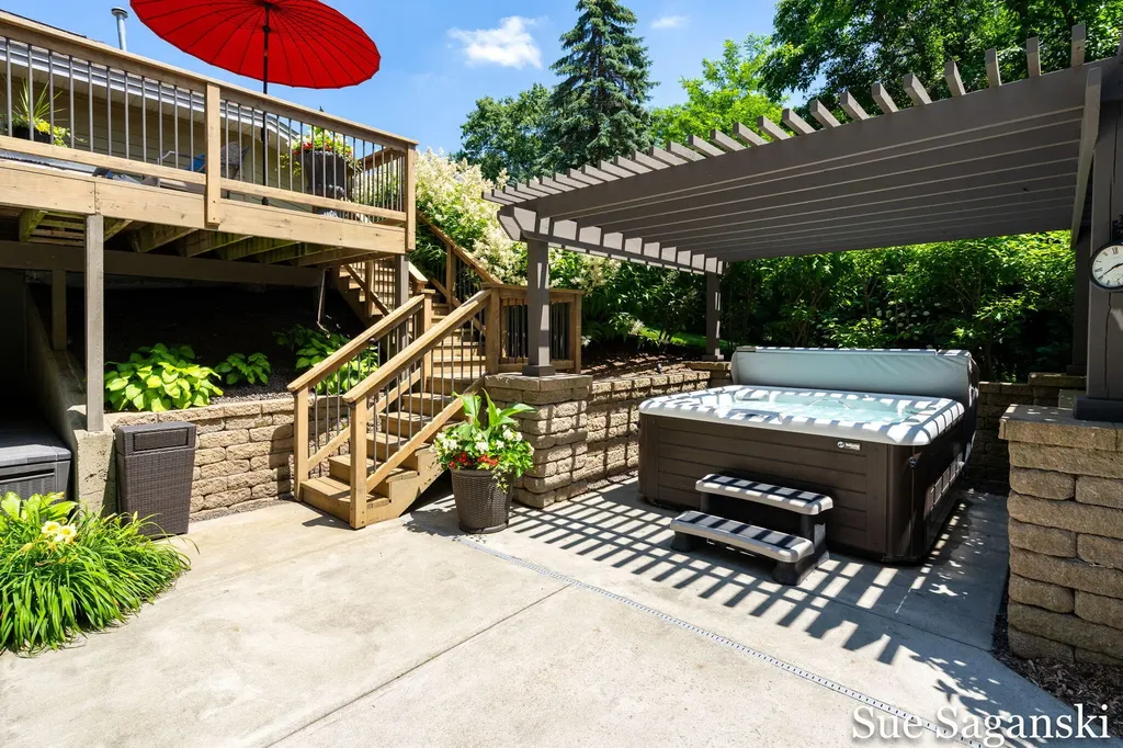 6514 Creekwood Drive Laketown Township MI 49423