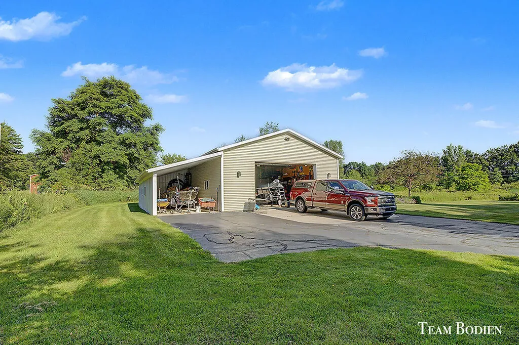 8925 Shaner Avenue NE Courtland Township MI 49341