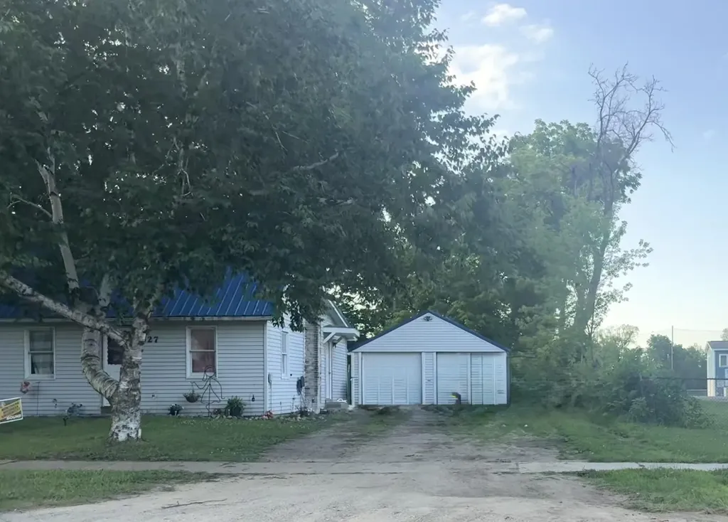 327 E Main Street Vermontville Township MI 49096