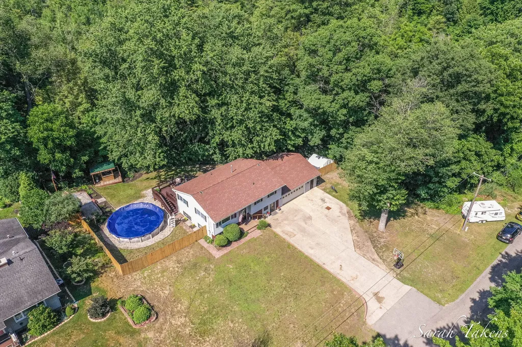 3860 E Pontaluna Road Fruitport Charter Township MI 49415