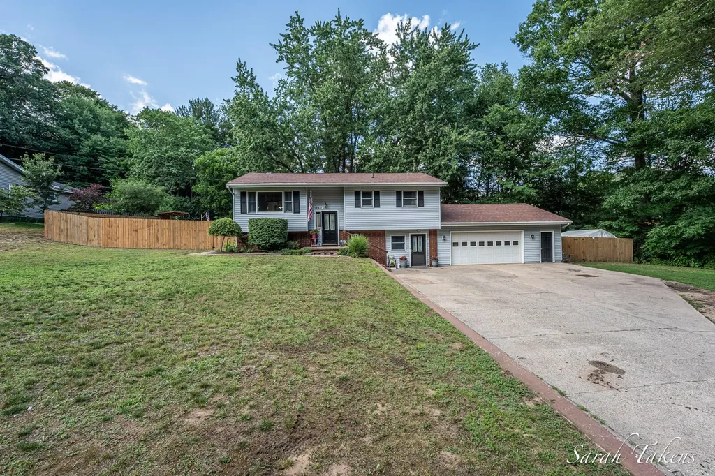 3860 E Pontaluna Road Fruitport Charter Township MI 49415