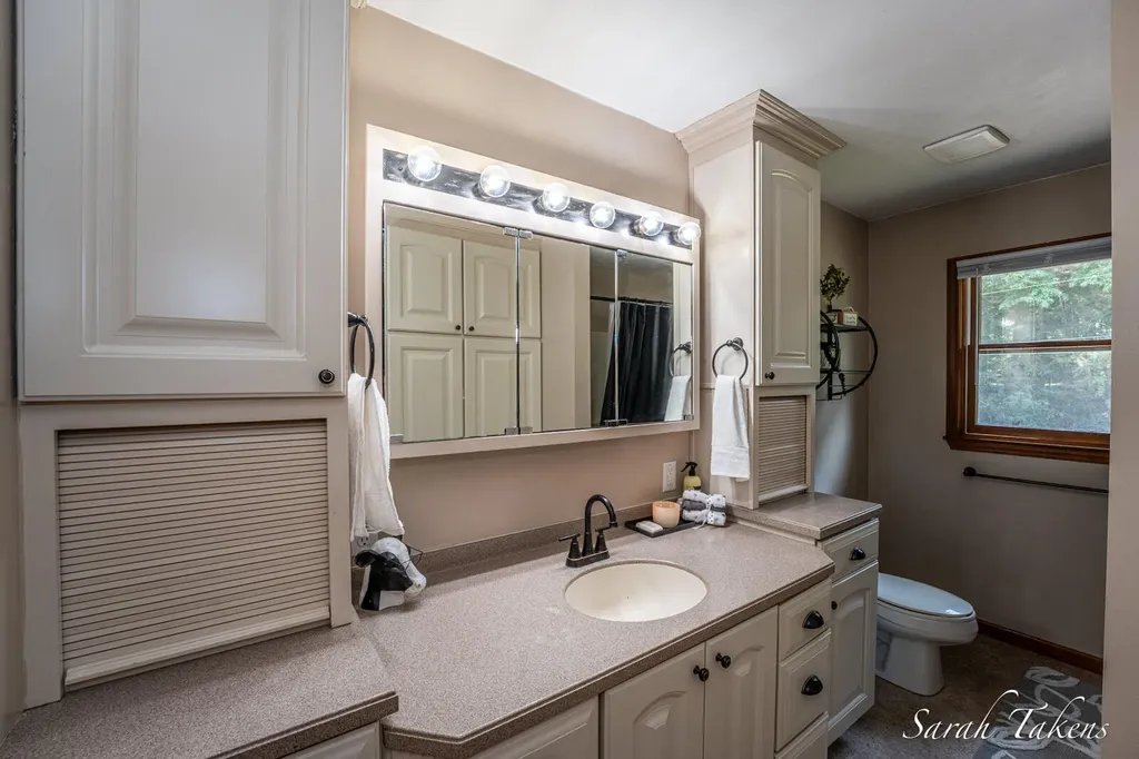 3860 E Pontaluna Road Fruitport Charter Township MI 49415