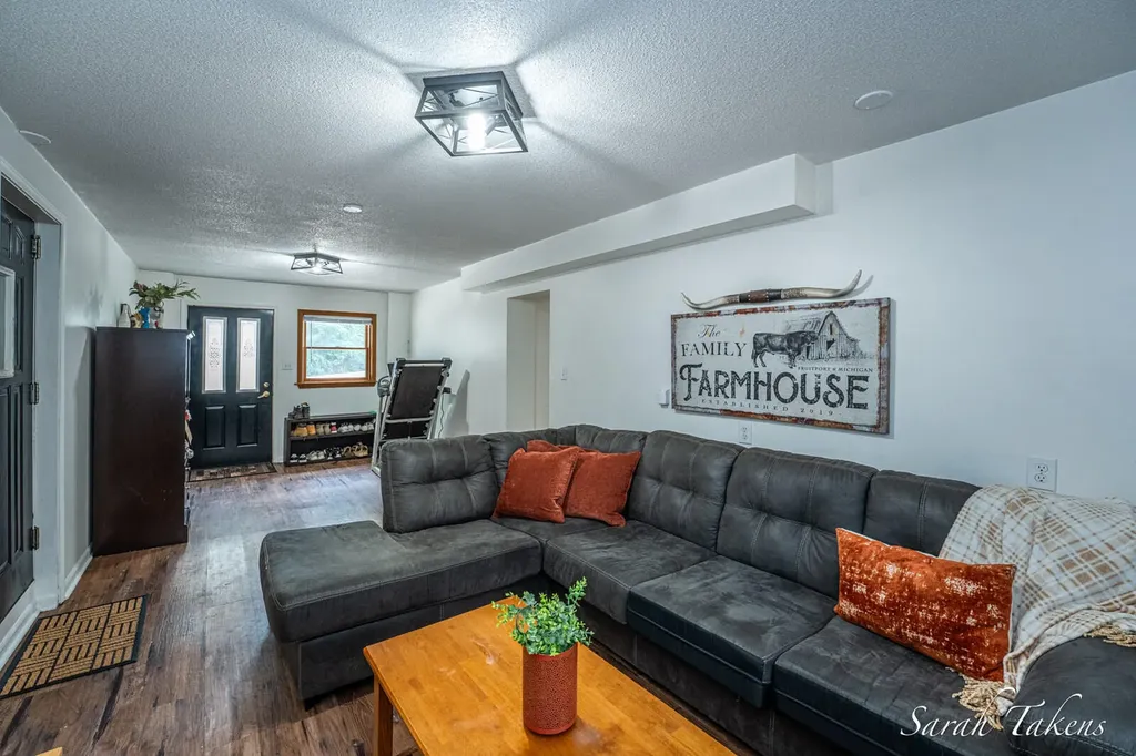 3860 E Pontaluna Road Fruitport Charter Township MI 49415