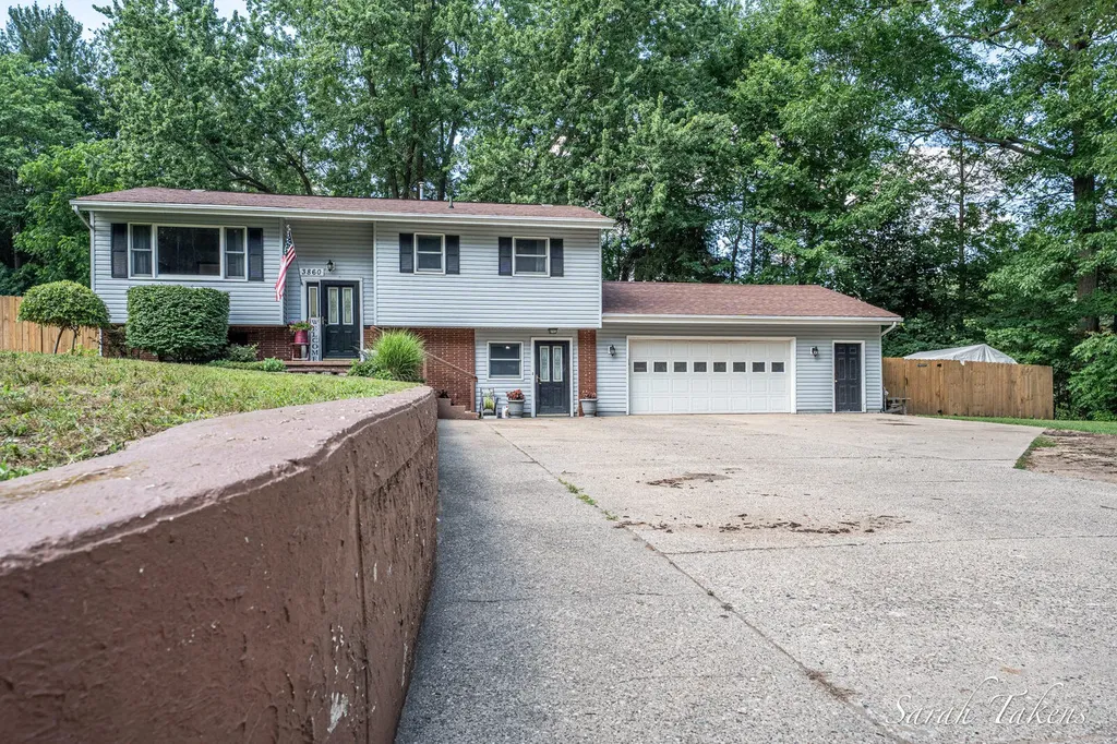 3860 E Pontaluna Road Fruitport Charter Township MI 49415