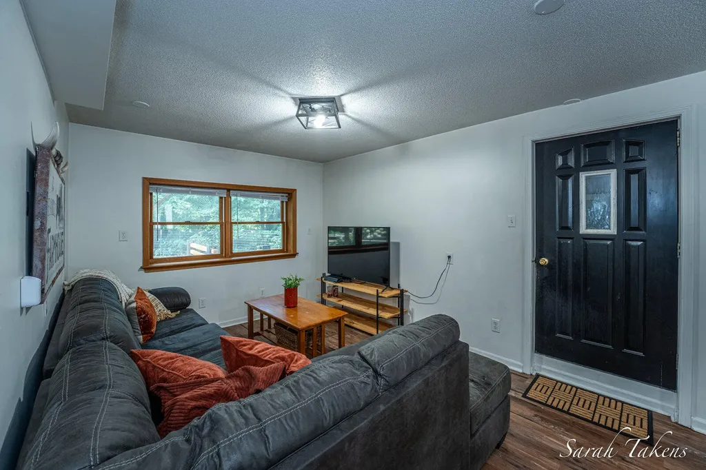3860 E Pontaluna Road Fruitport Charter Township MI 49415