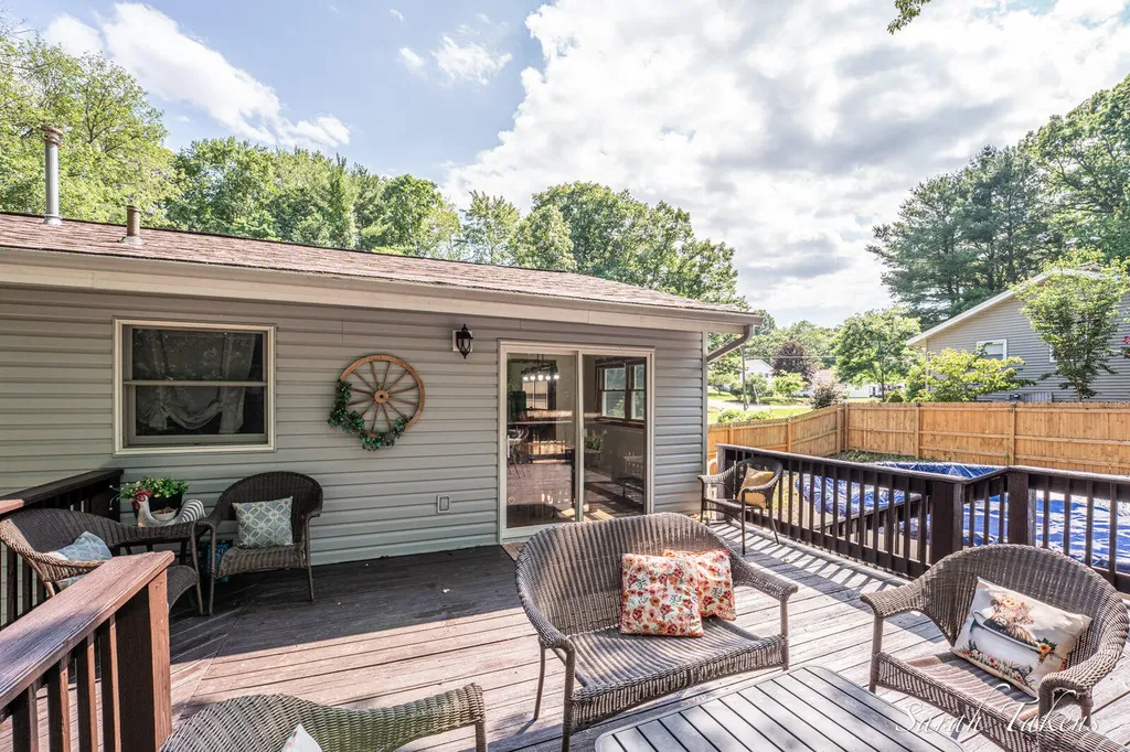 3860 E Pontaluna Road Fruitport Charter Township MI 49415