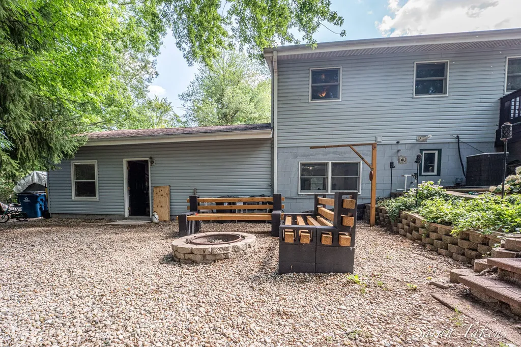 3860 E Pontaluna Road Fruitport Charter Township MI 49415