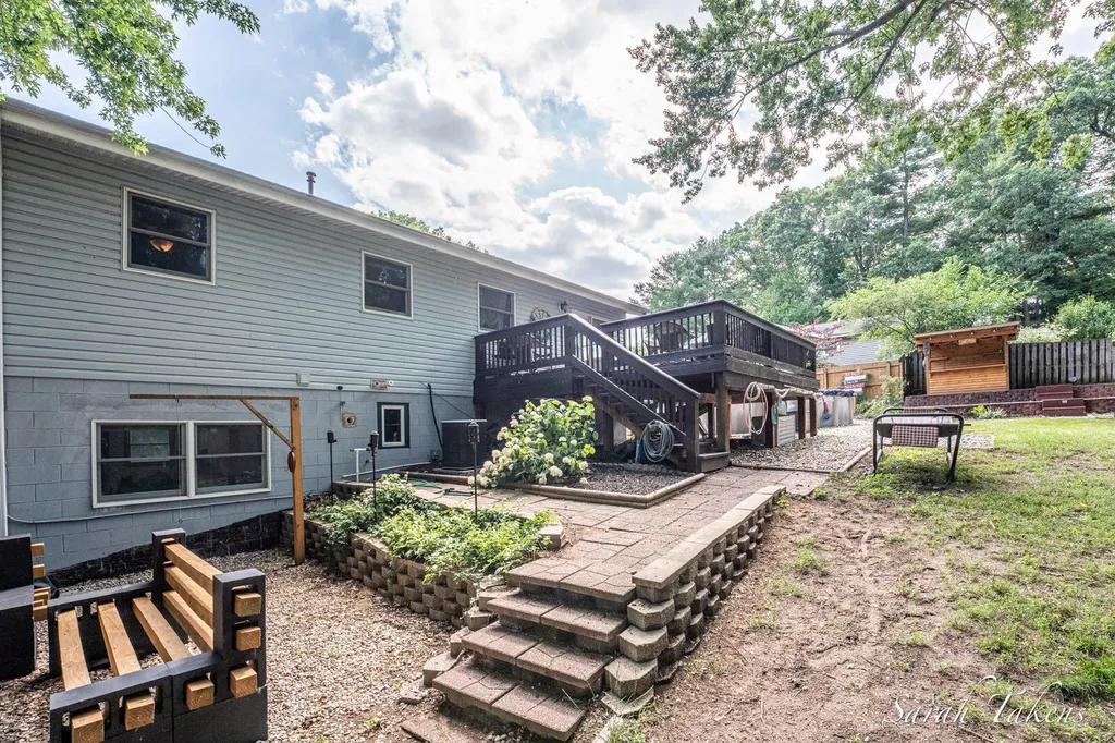 3860 E Pontaluna Road Fruitport Charter Township MI 49415