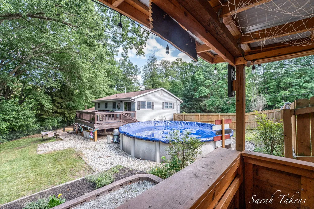 3860 E Pontaluna Road Fruitport Charter Township MI 49415