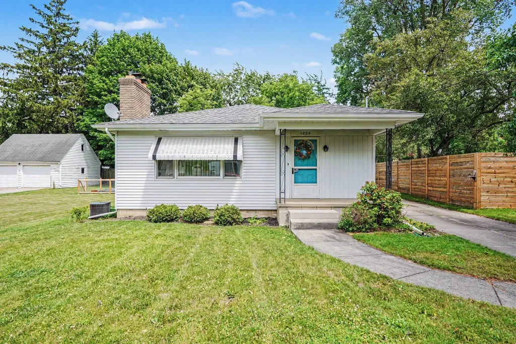 1234 Fay Avenue NW Grand Rapids City MI 49504