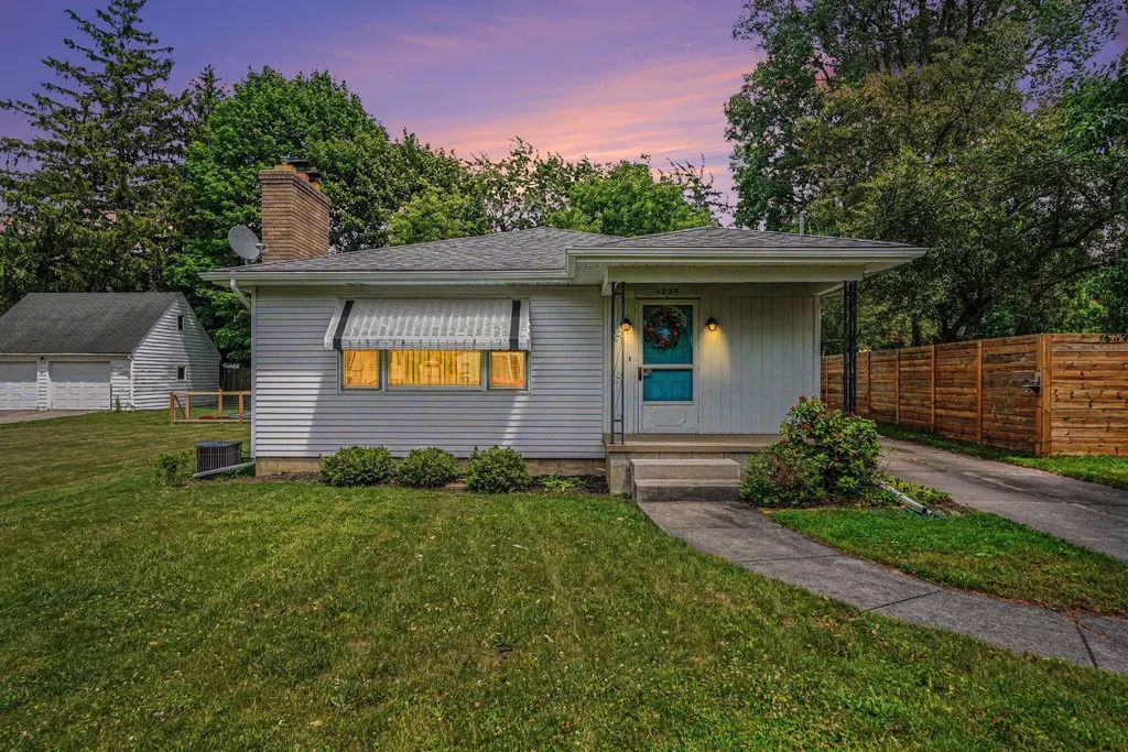 1234 Fay Avenue NW Grand Rapids City MI 49504
