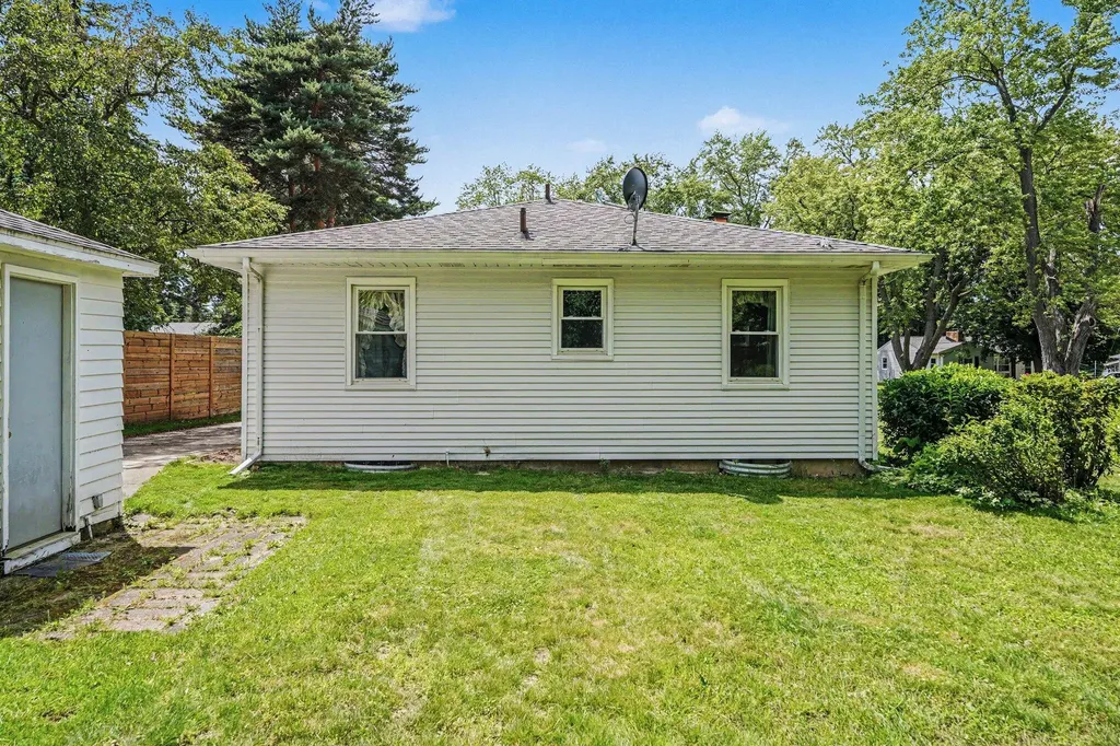 1234 Fay Avenue NW Grand Rapids City MI 49504