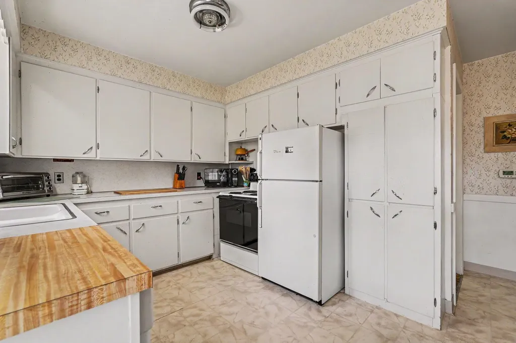 1234 Fay Avenue NW Grand Rapids City MI 49504