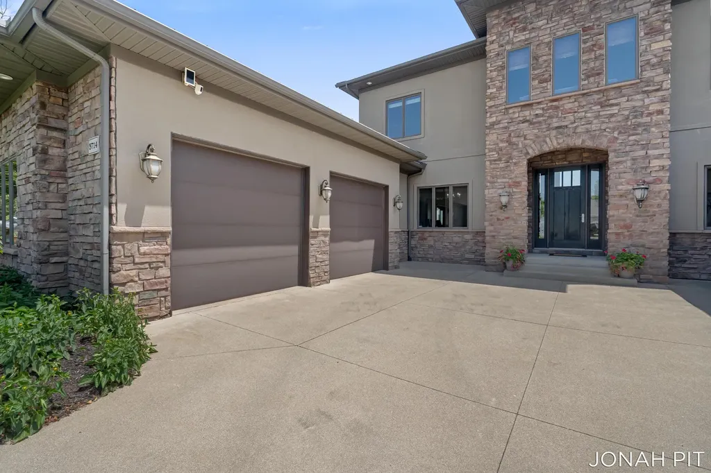 5714 Nelson Drive Georgetown Charter Township MI 49426