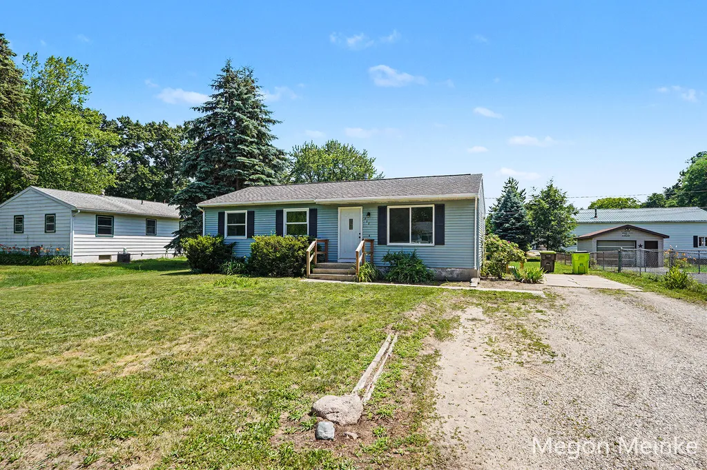 809 E Grant Street Greenville City MI 48838
