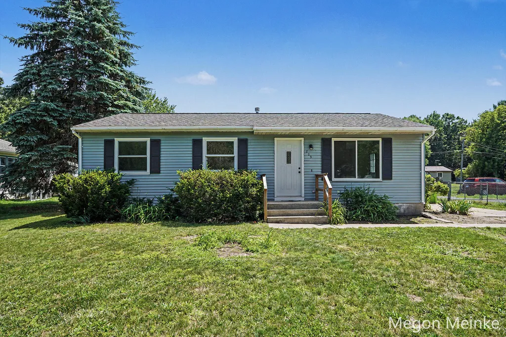 809 E Grant Street Greenville City MI 48838