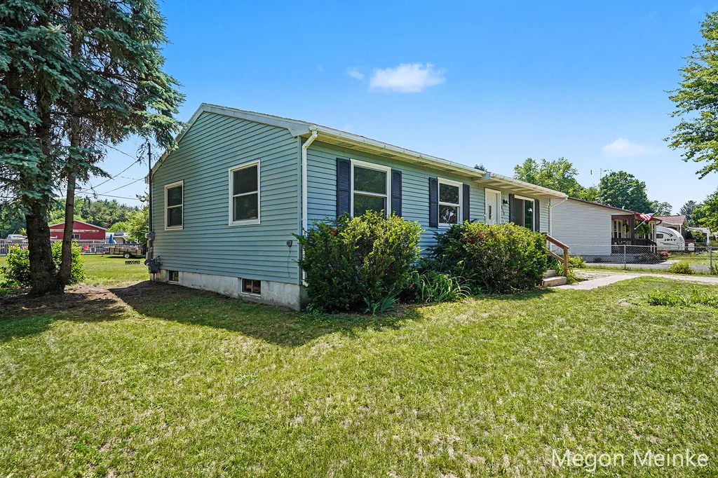 809 E Grant Street Greenville City MI 48838