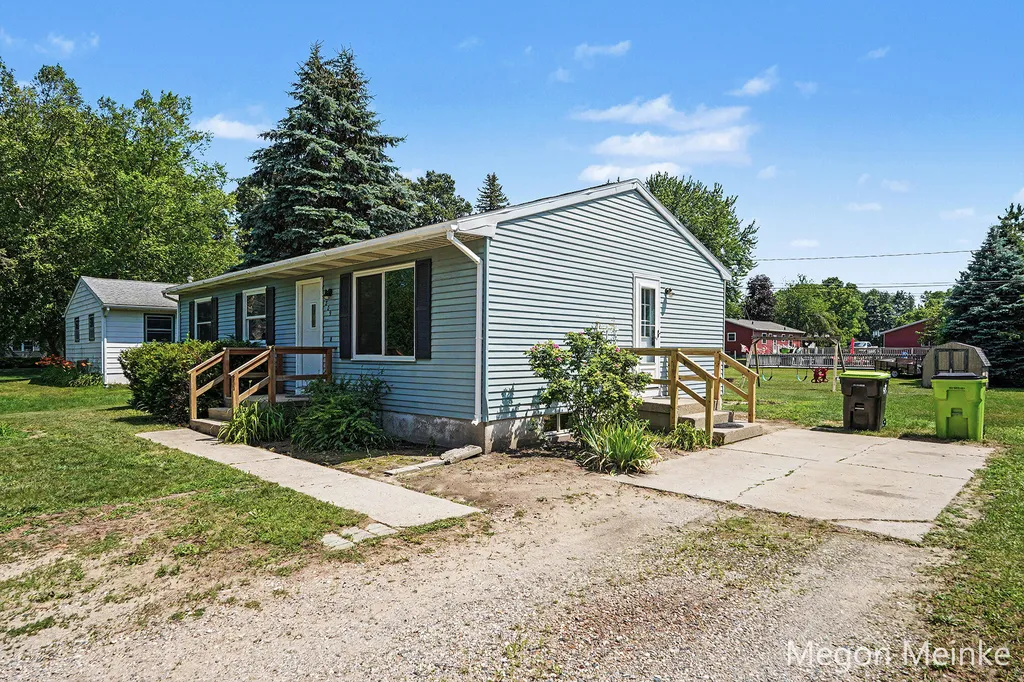 809 E Grant Street Greenville City MI 48838
