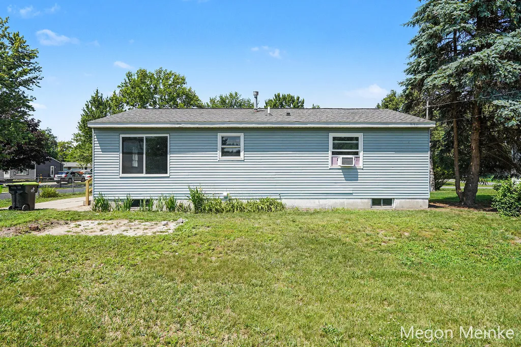 809 E Grant Street Greenville City MI 48838