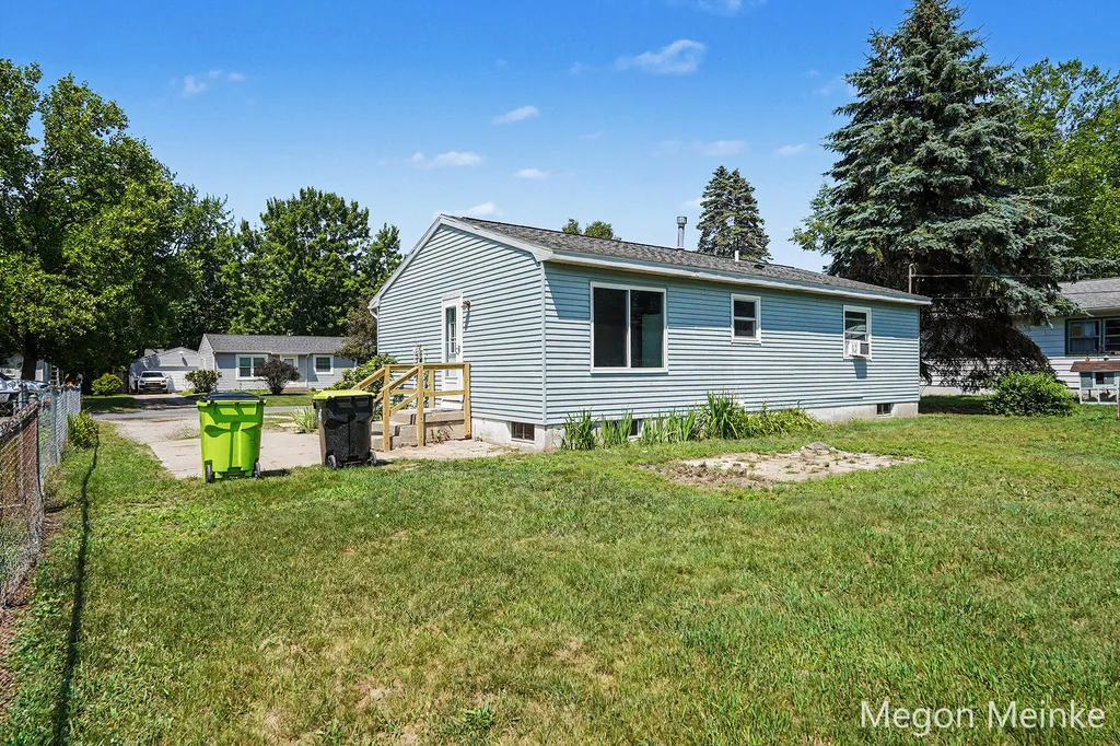 809 E Grant Street Greenville City MI 48838
