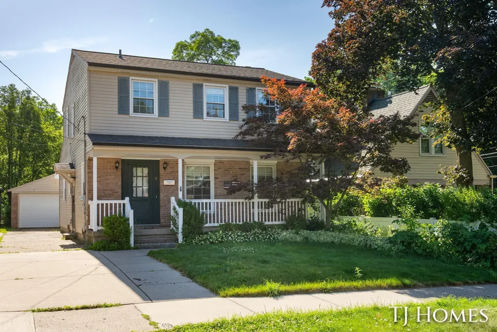 8 Wallinwood Avenue NE Grand Rapids City MI 49503