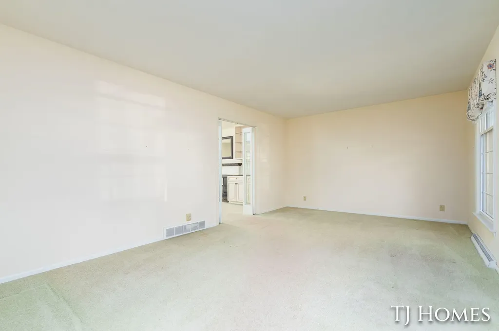 8 Wallinwood Avenue NE Grand Rapids City MI 49503