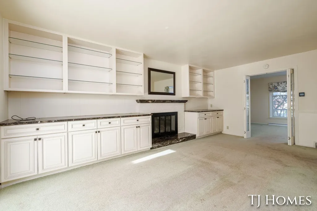 8 Wallinwood Avenue NE Grand Rapids City MI 49503